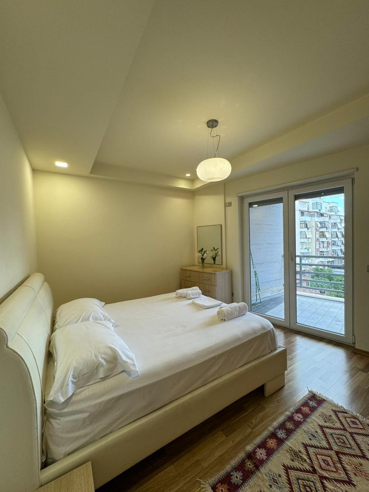 Diem Apartment Near Pazari I Ri Tirana Exterior photo