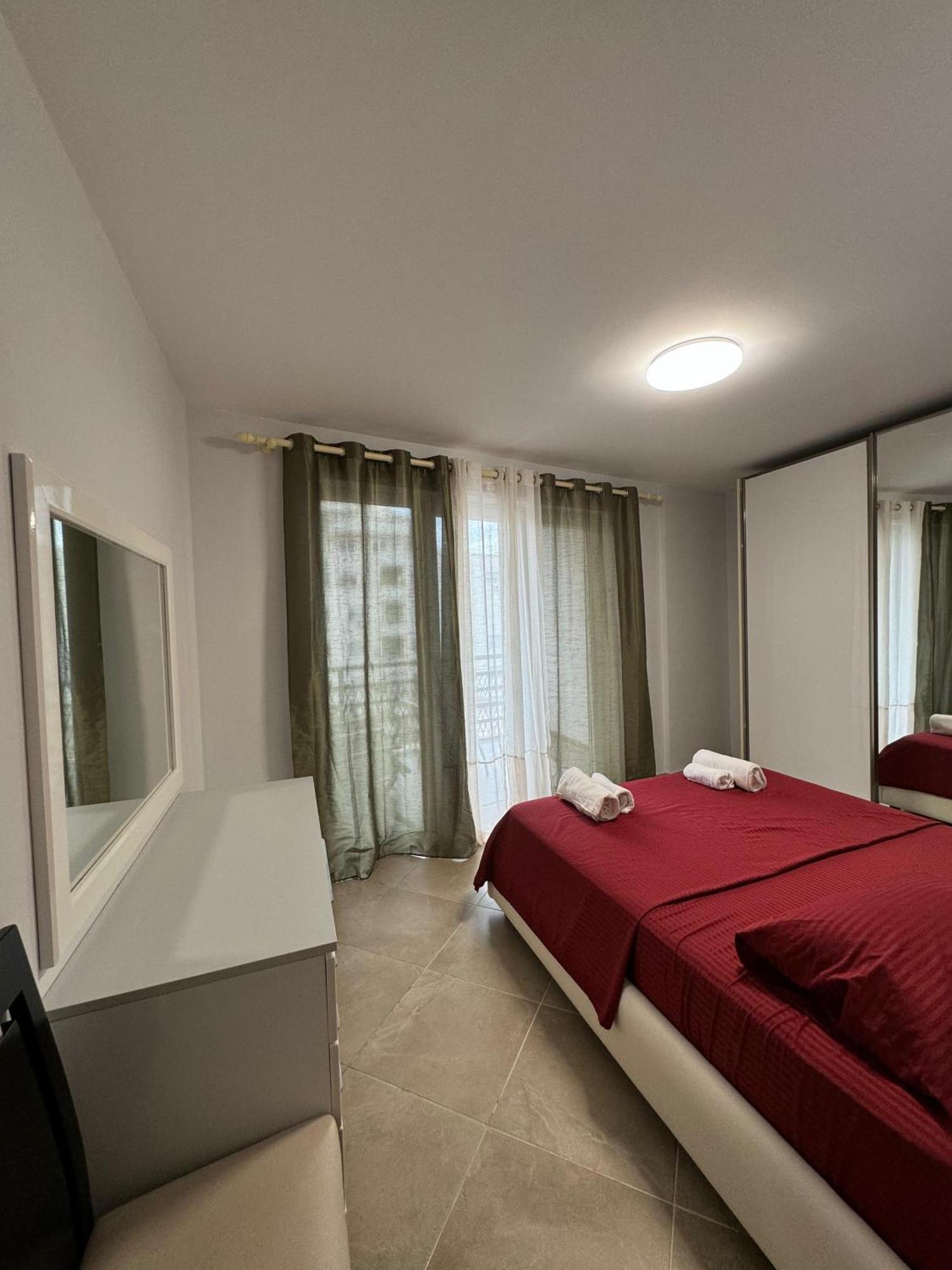 Diem Apartment Near Pazari I Ri Tirana Exterior photo